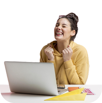 Mulher feliz no notebook